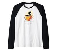Fueled By Coffee & Cryptids Bigfoot Design Camiseta Manga Raglan