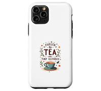 Fueled by Tea and Tiny Victories: Cozy Calm Life Carcasa para iPhone 11 Pro