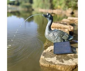 Fuente solar con bomba - Figura de estanque con bomba solar y juego de agua - Decoración de jardín en poliresina con aspecto de bronce - Fuente solar para estanque de jardín y corriente de agua (Gans