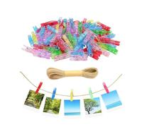 FUGLUS Mini pinzas de la ropa transparentes,100 unidades, pequeñas pinzas de plástico, pinzas de fotos de colores con pluma de metal para colgar fotos,manualidades,fiestas,bodas (3 x 25 mm)Con cuerda