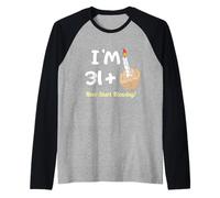 Funny 32 Year Old Birthday Gag Novelty For Him Or Her Camiseta Manga Raglan