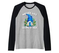 Funny Birthday Mom Saying Peacock GNOME For Peacock Lovers Camiseta Manga Raglan