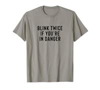 Funny Blink Twice If You'Re In Danger Joke Camiseta