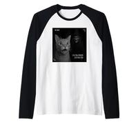Funny Cat On Security Camera with Witch Halloween Camiseta Manga Raglan