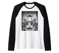 Funny Cat Selfie with UFOs - Alien Adventure tee Camiseta Manga Raglan