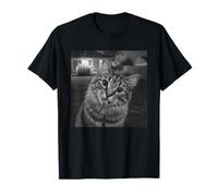 Funny Cat Sticks out Tongue On Security Camera Camiseta