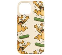 Funny Cats Jumping from Cucumbers Cartoon Pet Humor Carcasa para iPhone 15