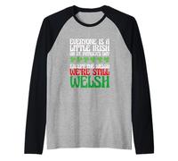 Funny Everyone Is A Little Irish On St Patrick's Day Welsh Camiseta Manga Raglan