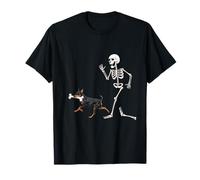 Funny Halloween Miniature Pinscher and Skeleton Camiseta