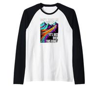 Funny Hiking False Summit Joke Just Over This Ridge Camiseta Manga Raglan