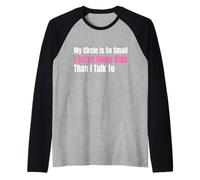 Funny Lunch Lady, mi círculo es Tan pequeño Que sirvo a más niños Camiseta Manga Raglan