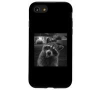 Funny Raccoon Sticks out Tongue On Security Camera Carcasa para iPhone SE (2020) / 7/8