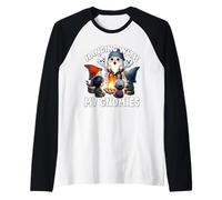 Funny Scout Gnome Hanging At The Campfire With My Gnomies Camiseta Manga Raglan