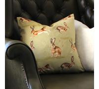 furn. Cojín con Relleno Rico en Plumas de Terciopelo Country Running Hares de Evans Lichfield