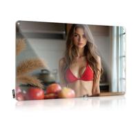 FZFN Una mujer en una parte superior de bikini roja se coloca en una cocina con manzanas en el mostrador. Accesorios de decoración rústica para el hogar, decoración de pared para colgar (30 x 40 cm)