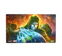 Gamegenic Magic: The Gathering | Marvel Super Heroes Shiny Playmat - Doom Reigns Supreme, Tapete con Acabado Brillante, 61x35 cm, Bordes Cosidos, Caucho Natural