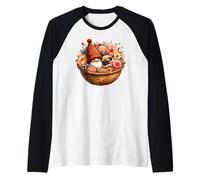 Garden Grandpa Gnome Cuddling in Dog Basket With Cute Pug Camiseta Manga Raglan