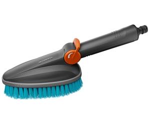 Gardena Cleansystem Cepillo de Mano M Duro: Cepillo de Limpieza con conexión de Manguera, Plano, Superficies pequeñas y robustas, práctico manejo con una Sola Mano, Ajuste del Agua (18846-20)