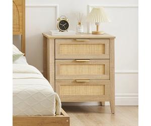 Garvee Mesa de Noche Boho de ratán Natural con 3 cajones - Estructura de Madera Resistente - Tiradores Dorados Dormitorio o salón - Decoración Moderna y almacenaje - Color Roble