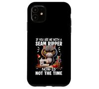 Gato cosiendo «You See Me with a Seas Ripper», Ahora no es el Momento Carcasa para iPhone 11