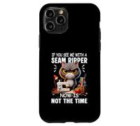 Gato cosiendo «You See Me with a Seas Ripper», Ahora no es el Momento Carcasa para iPhone 11 Pro