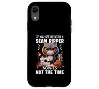 Gato cosiendo «You See Me with a Seas Ripper», Ahora no es el Momento Carcasa para iPhone XR