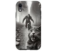 Gato Divertido Selfie Con Sasquatch En Bosque Para Fans De Carcasa para iPhone XR