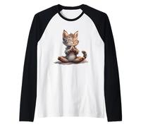Gato meditando en Pose Zen pacífica Camiseta Manga Raglan