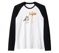 Gaviota con Bufanda roja Escena Costera Camiseta Manga Raglan