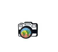 Gemelolandia | Parche Bordado Termoadhesivo Cámara Fotográfica con Paisaje Desértico - Edición Limitada - 7 x 6 cm - Ideal para mochilas y ropa
