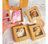 Genérico 4 Piezas De Peluche con Sombrero, con Tarjeta Inspiracional, Worry Bear Hug In A Box, Colección para Decoración De Estante, Oficina Y Dormitorio