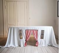 Genérico Mantel Decorativo Ventanas, Mantel Cumpleaños, Mantel Tipi Fiesta, Poliester, Diseño caída al Suelo con Puerta y Ventanas, Familias, 1pz 340x239 cm Mesa 6-8 Pax (Rojo)