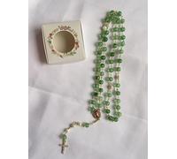 Genérico Rosario Católico Verde con Detalles Dorados, Cruz Brillante y Virgen - Hecho a Mano - Ideal para Regalo Religioso o Devoción Personal