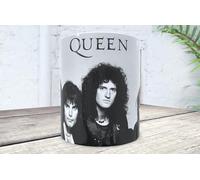 Genérico Taza Queen Integrantes B/N. Ideal para regalar a todo amante del rock clásico.
