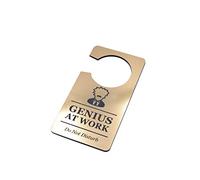 Genius At Work, Do Not Disturb - Genius At Work, Do Not Disturb - Señal para colgar la puerta, ideal para un regalo novedoso