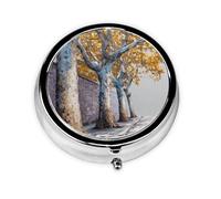 GGNKDL Sycamore Trees on The Street Prints - Pastillero redondo con 3 compartimentos para almacenamiento de pastillas y viajes portátiles