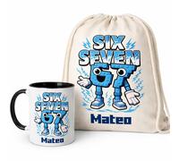 Gifters | Pack Regalo Personalizado Niño con Nombre | Taza Cerámica 325 ml + Mochila de Cuerdas | Diseño SIX SEVEN | Regalo Cumpleaños, Comunión, Navidad, Cole