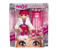 Giochi Preziosi ÚNICO Eyes, Muñeca de 25 cm - Rebecca, con su Mirada Que te Sigue de los Ojos, con Ropa de Invierno y Accesorios, Juguete para niños a Partir de 3 años, MYM172