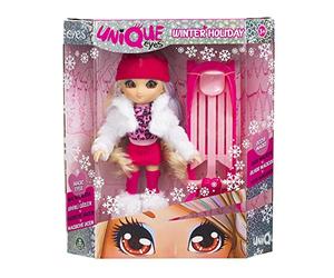 Giochi Preziosi ÚNICO Eyes, Muñeca de 25 cm - Rebecca, con su Mirada Que te Sigue de los Ojos, con Ropa de Invierno y Accesorios, Juguete para niños a Partir de 3 años, MYM172