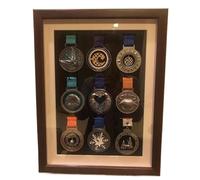 GIUPLOKID exhibición de la Medalla, Caja de Sombra for exhibición medallas Madera, Multicolor, Varios tamaños(Walnut,16 Inches (9 Medals))
