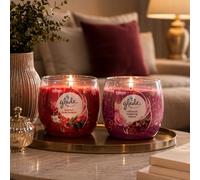 Glade Velas Aromáticas Pack 24 Unidades 108 g - Velas Decorativas Perfumadas con Aromas Radiant Fresh Berries y Luscious Cherry & Peony para Hogar y Decoración