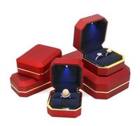 GMGQJST Caja Anillo Caja for Colgante de Collar, Pendientes, Anillo, Acabado de Piano Lacado, con luz, Organizador de Joyas de plástico de Lujo, Caja de Embalaje de Regalo(Red,Big Ring Box)