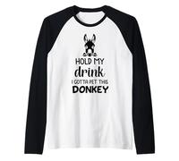 Gracioso Sostén mi Bebida, Tengo Que acariciar a Este Burro Camiseta Manga Raglan