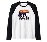 Gráfico de Oso y Puesta de Sol de montaña de Wy Camiseta Manga Raglan