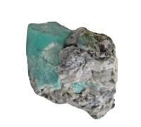 Gran esmeralda colombiana natural hexagonal sobre matriz de cuarzo blanco. Piedra preciosa verde cruda, formación de matriz, colección mineral. 50 grs