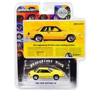 Greenlight 30062 Ford Mustang 5.0 - Coche con diseño clásico de BFGoodrich, Color Amarillo