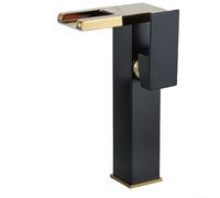 Grifo de cascada equipado con LED con operación de una sola manija y variación automática de color por nivel de calor de agua