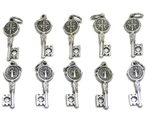 GTBITALY 60.424.30 001 Llaves de San Benito de plata de 2,5 cm con anillo exorcista y exorcismo, lote de 10 unidades para pulseras