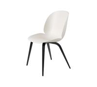 GUBI Silla Beetle Alabaster white. patas de haya teñida de negro