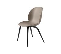 GUBI Silla Beetle New beige. base de haya teñida de negro